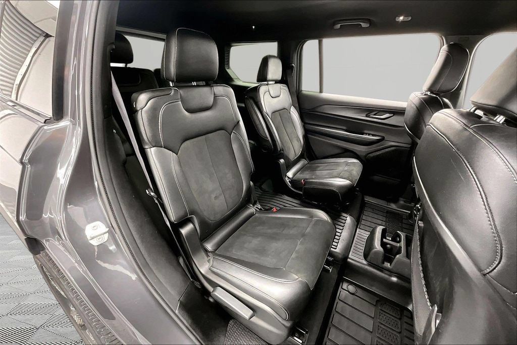 Used 2024 Jeep Grand Cherokee L Laredo AWD/4WD image 27