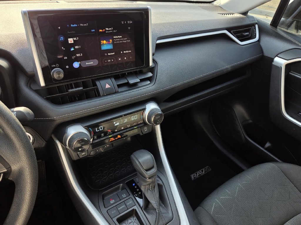 Used 2024 Toyota RAV4 XLE FWD image 21