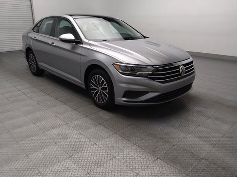 Used 2019 Volkswagen Jetta SE w/ Cold Weather Package FWD image 13