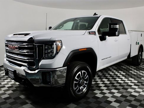 Used 2023 GMC Sierra 3500 SLE w/ SLE Convenience Package image 4