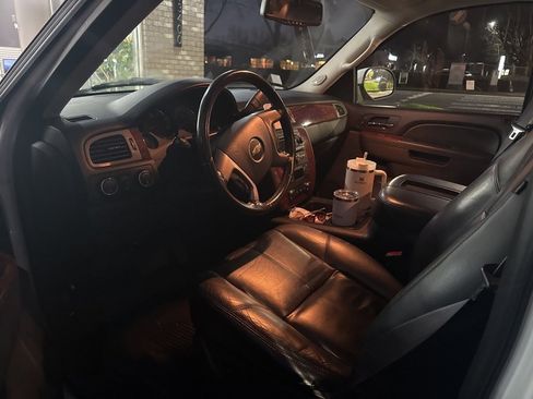 Used 2014 Chevrolet Tahoe LT w/ Luxury Package image 3