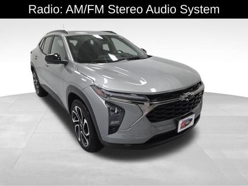 Certified 2026 Chevrolet Trax RS w/ Sunroof Package image 8