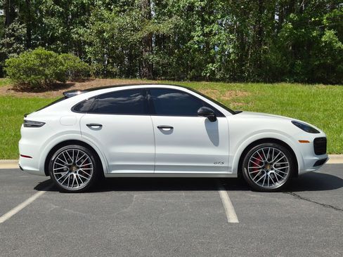 Certified 2023 Porsche Cayenne GTS AWD/4WD image 32