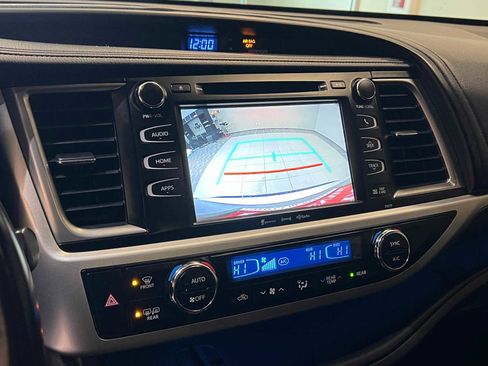 Used 2018 Toyota Highlander SE image 26