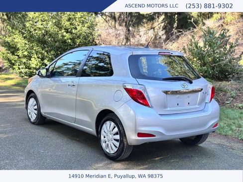 Used 2012 Toyota Yaris L image 3