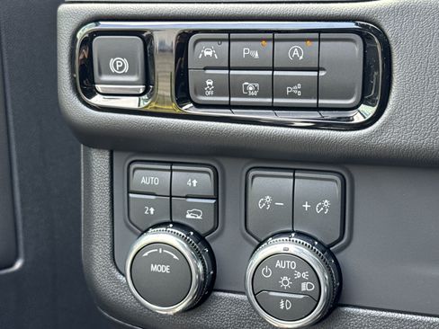 New 2026 GMC Yukon XL Denali AWD/4WD image 18
