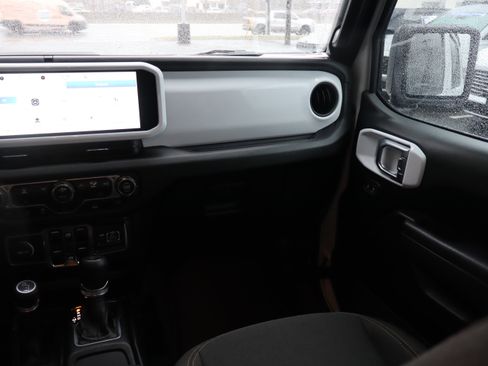 Used 2025 Jeep Gladiator Sport image 14