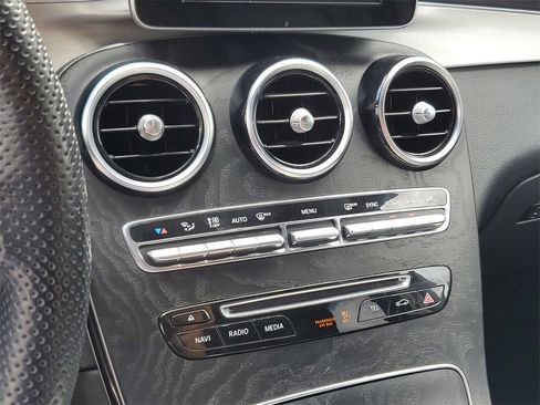Used 2019 Mercedes-Benz GLC 300 w/ Premium Package image 28