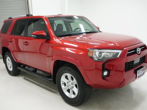 Used 2023 Toyota 4Runner SR5 Premium image 3