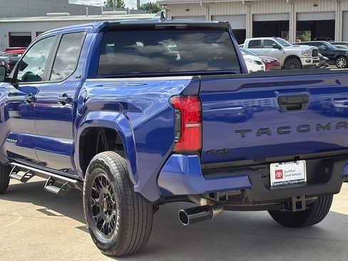 Certified 2025 Toyota Tacoma SR5 AWD/4WD image 3