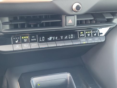 Certified 2026 Toyota Crown AWD/4WD image 18