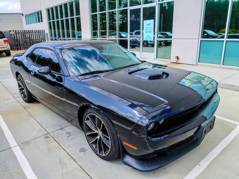 Used 2016 Dodge Challenger R/T Scat Pack RWD image 2