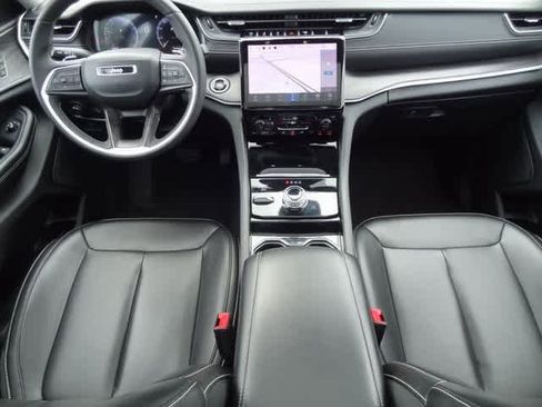 Used 2023 Jeep Grand Cherokee Limited image 14