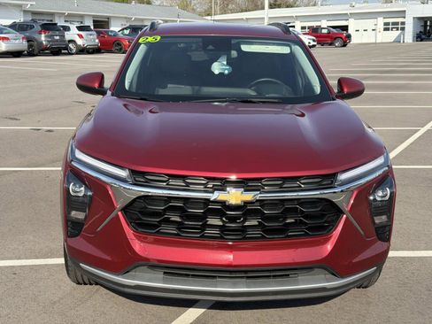 Used 2025 Chevrolet Trax LT w/ LT Convenience Package image 14