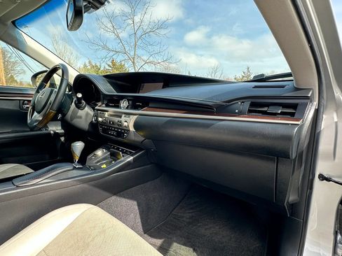 Used 2013 Lexus ES 350 w/ Luxury Pkg FWD image 12
