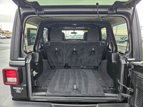 Used 2018 Jeep Wrangler Unlimited Sport S AWD/4WD image 20