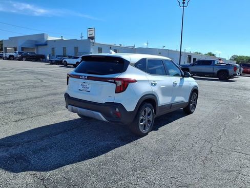 Used 2024 Kia Seltos LX AWD/4WD image 5