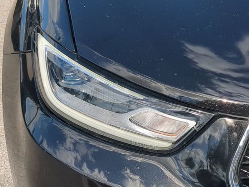 Used 2025 Chrysler Pacifica Select image 10