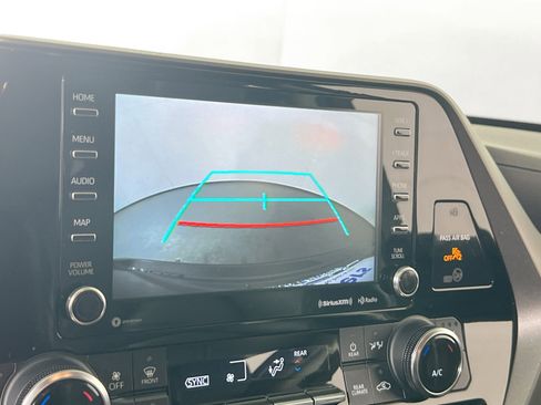 Used 2022 Toyota Highlander XLE image 13