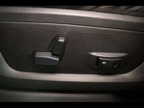 Used 2020 RAM 2500 Big Horn w/ Night Edition AWD/4WD image 7