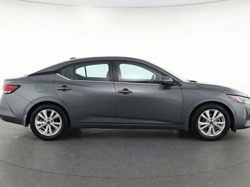 Used 2025 Nissan Sentra S FWD image 9