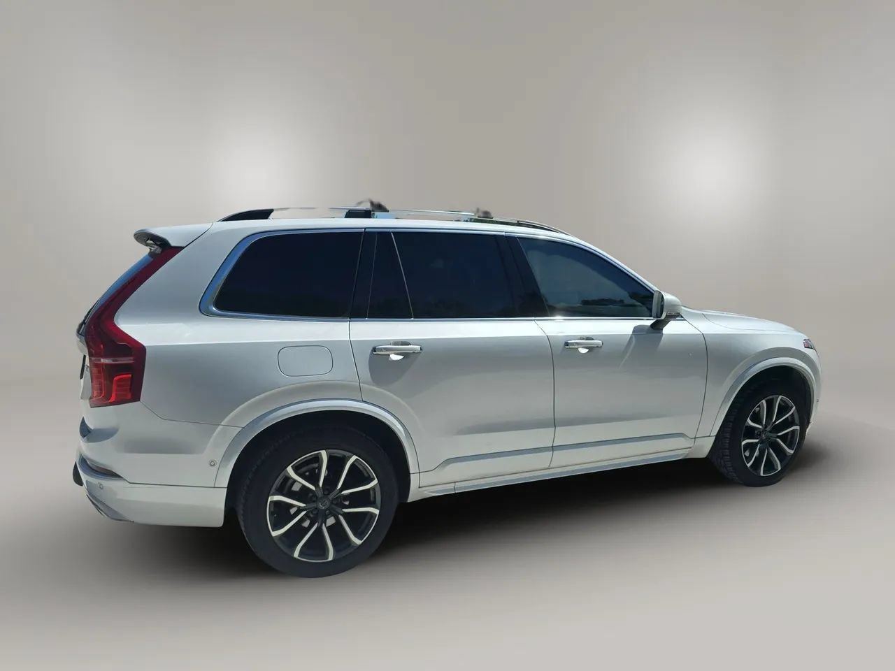 Used 2017 Volvo XC90 T6 Momentum w/ Vision Package AWD/4WD image 9