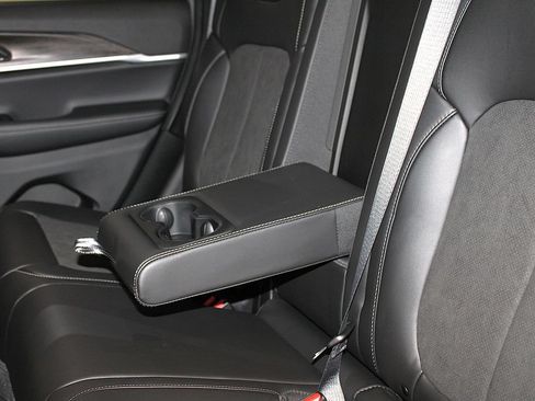 New 2026 Jeep Grand Cherokee Altitude AWD/4WD image 28