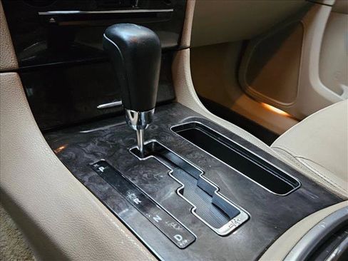 Used 2011 Chrysler 300 Limited RWD image 10