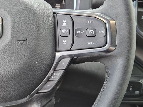 Used 2025 RAM 2500 Laramie AWD/4WD image 32