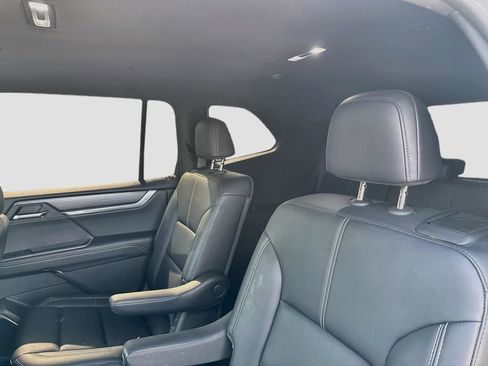 Used 2025 GMC Acadia Elevation w/ Elevation Premium Package FWD image 22