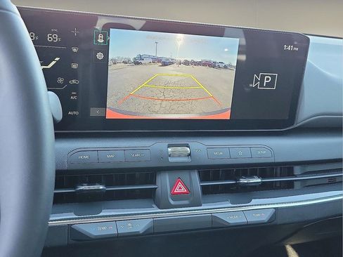 Used 2025 Kia K4 EX image 16
