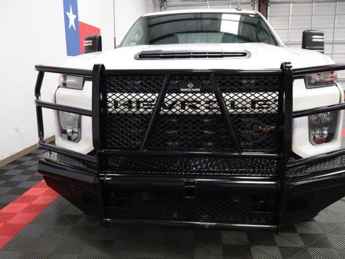 Used 2022 Chevrolet Silverado 2500 Custom w/ Custom Value Package AWD/4WD image 4