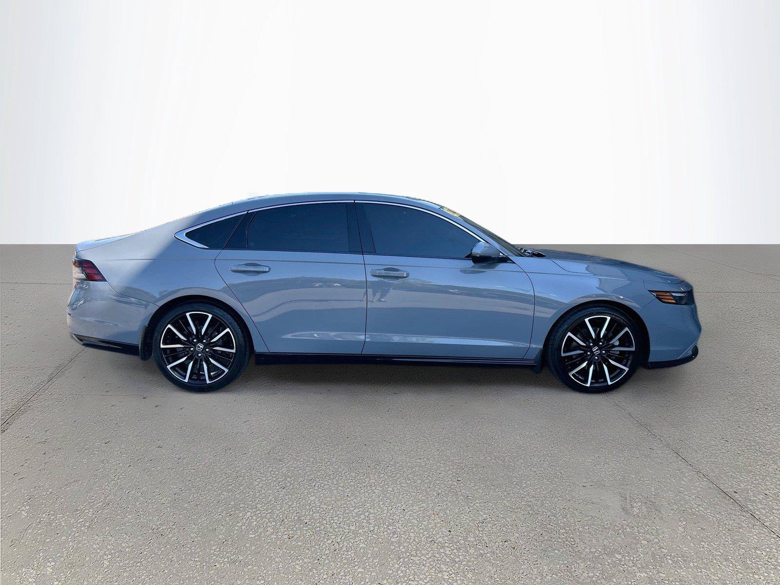 Used 2024 Honda Accord Touring image 3