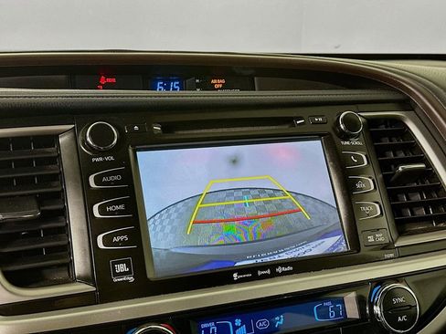 Used 2018 Toyota Highlander Limited FWD image 23
