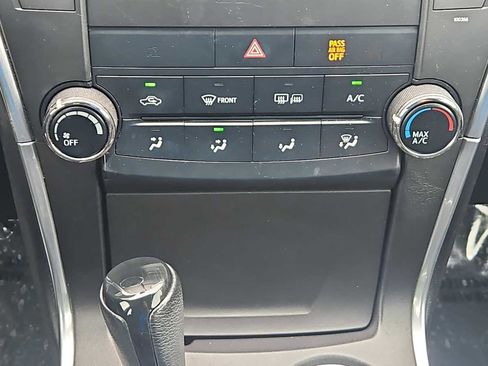 Used 2015 Toyota Camry SE FWD image 16