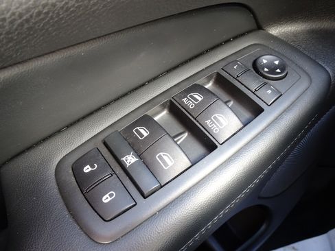 Used 2020 Jeep Grand Cherokee Limited image 23