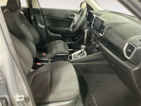 Used 2020 Hyundai Venue SE image 15