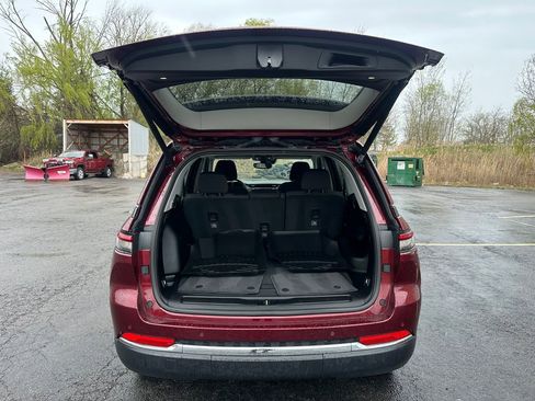 Used 2023 Jeep Grand Cherokee Laredo w/ Luxury Tech Group I AWD/4WD image 17