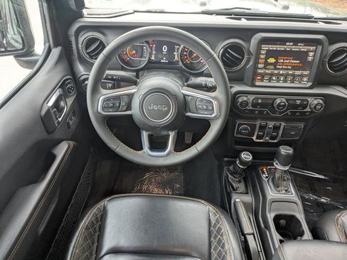 Used 2023 Jeep Gladiator Overland image 16