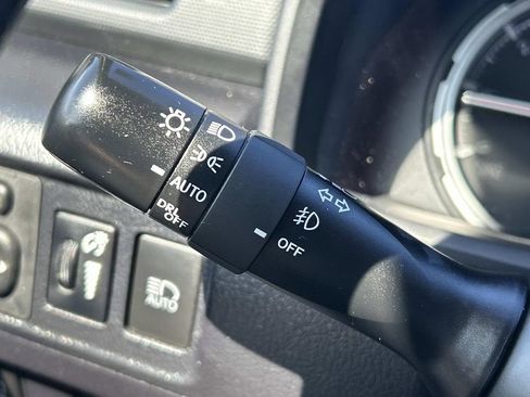Used 2023 Toyota 4Runner Limited AWD/4WD image 26