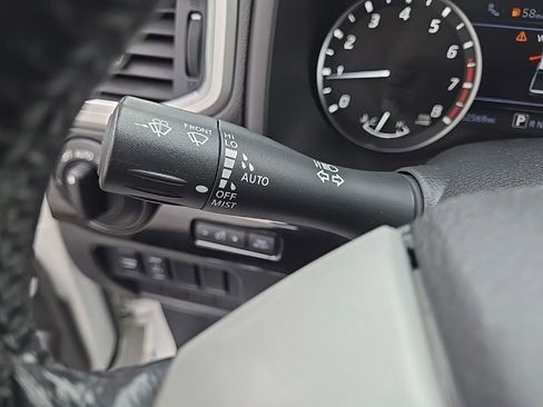 Used 2021 Nissan Titan SV w/ SV Convenience Package image 22