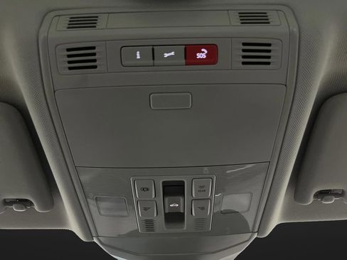 Used 2025 Volkswagen Jetta SE image 25