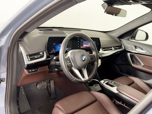Used 2025 BMW X1 xDrive28i AWD/4WD image 4