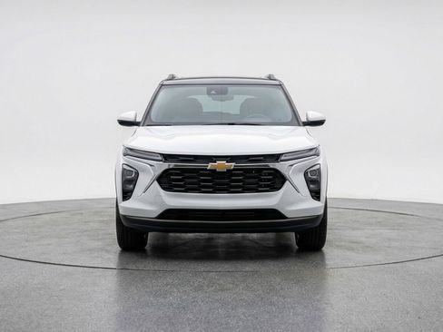 Used 2025 Chevrolet TrailBlazer LT w/ Driver Confidence Package AWD/4WD image 2