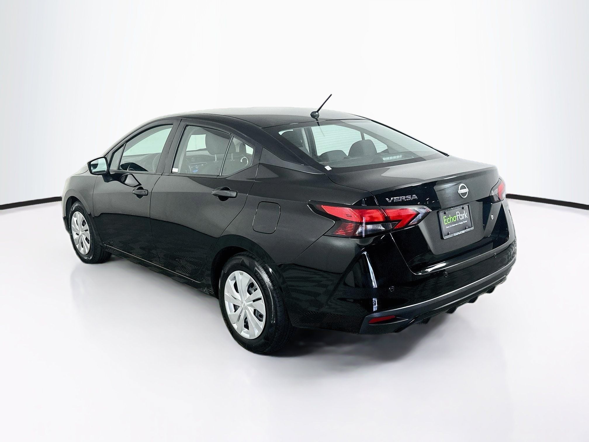Used 2025 Nissan Versa S FWD image 5