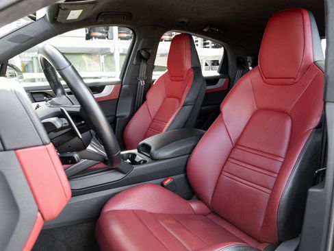 Certified 2024 Porsche Cayenne Turbo GT image 5