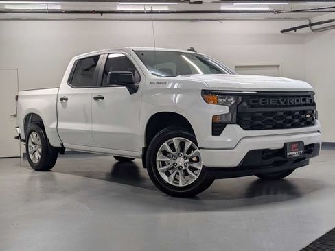 Used 2026 Chevrolet Silverado 1500 Custom RWD image 2