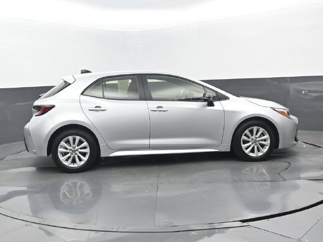 Used 2026 Toyota Corolla SE FWD image 2