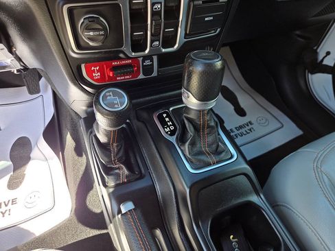Used 2022 Jeep Gladiator Mojave w/ LED Lighting Group AWD/4WD image 14