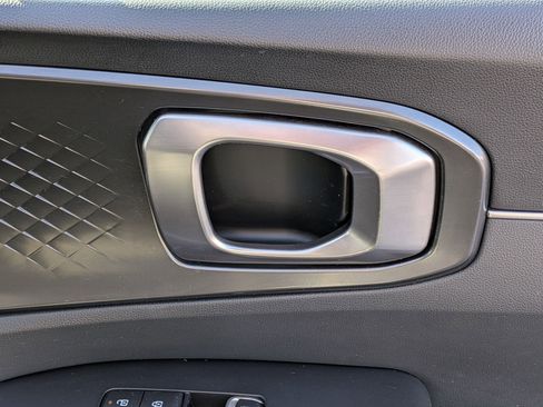 Used 2024 Kia Sorento S image 35